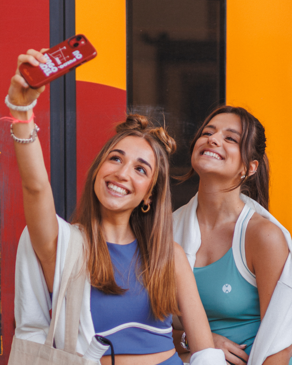 "No puedo, tengo padel" iPhone Case